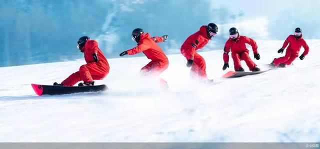 国航CA152蓝天之旅，实时动态、趣事与友情的温馨陪伴