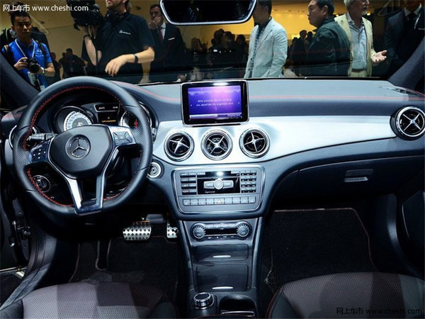 奔驰GLA导航实时性能深度解析，实时导航体验与评测