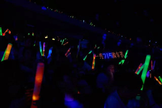 尖叫之夜实时数据揭秘，小巷深处的特色小店魅力之旅