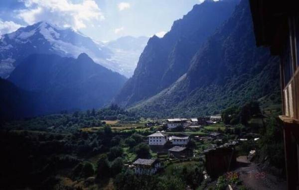 雨崩村实时天气状况及旅游建议，最新天气动态解析