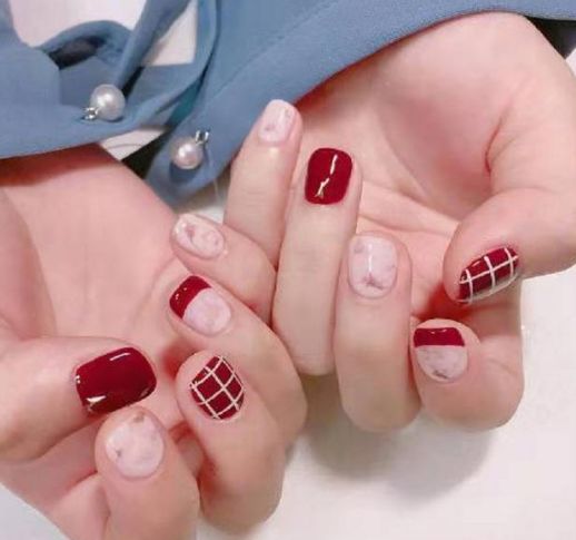 最新美甲红色款式流行趋势，时尚个性完美融合的图片欣赏