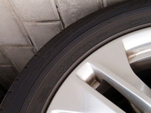 奔驰E级轮胎实时胎压监测，行车安全与性能的关键保障