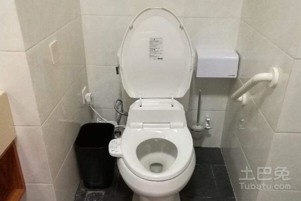 马桶不断抽水：马桶一直在抽水 