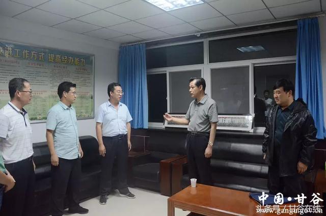 落实防汛值班制度：防汛值班工作 