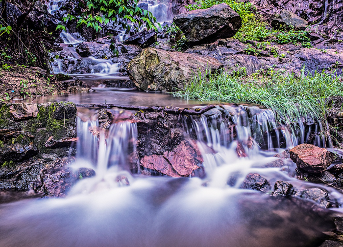 山洞流水不断：山洞流水的诗 