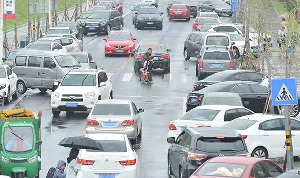 柳州停车场停车乱象及其对社会的影响