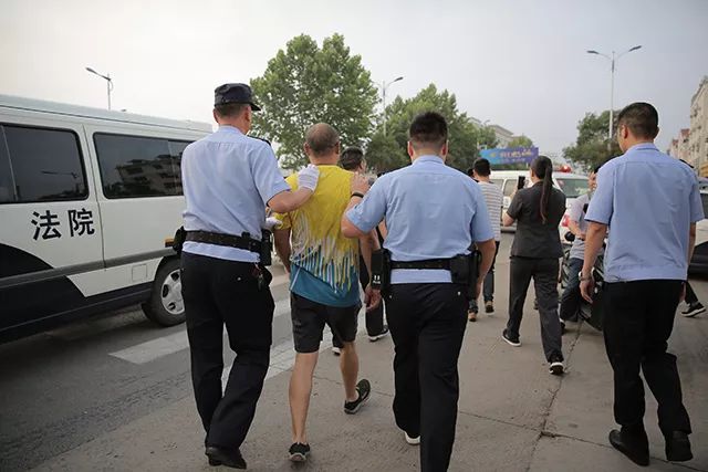 带队伍 抓落实：带队伍 抓管理 