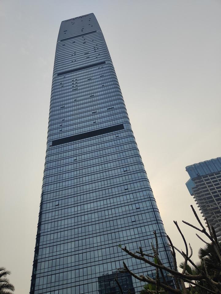 突发355米大厦：555米高的大楼 