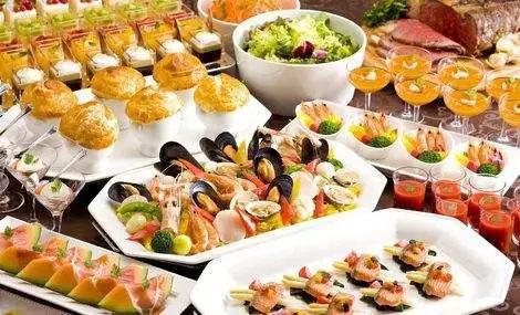 自助餐上的奋斗力量与人生启示