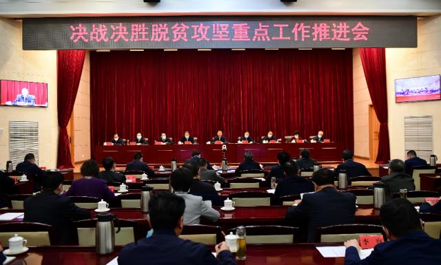 强力落实各项工作：加强工作落实力度 