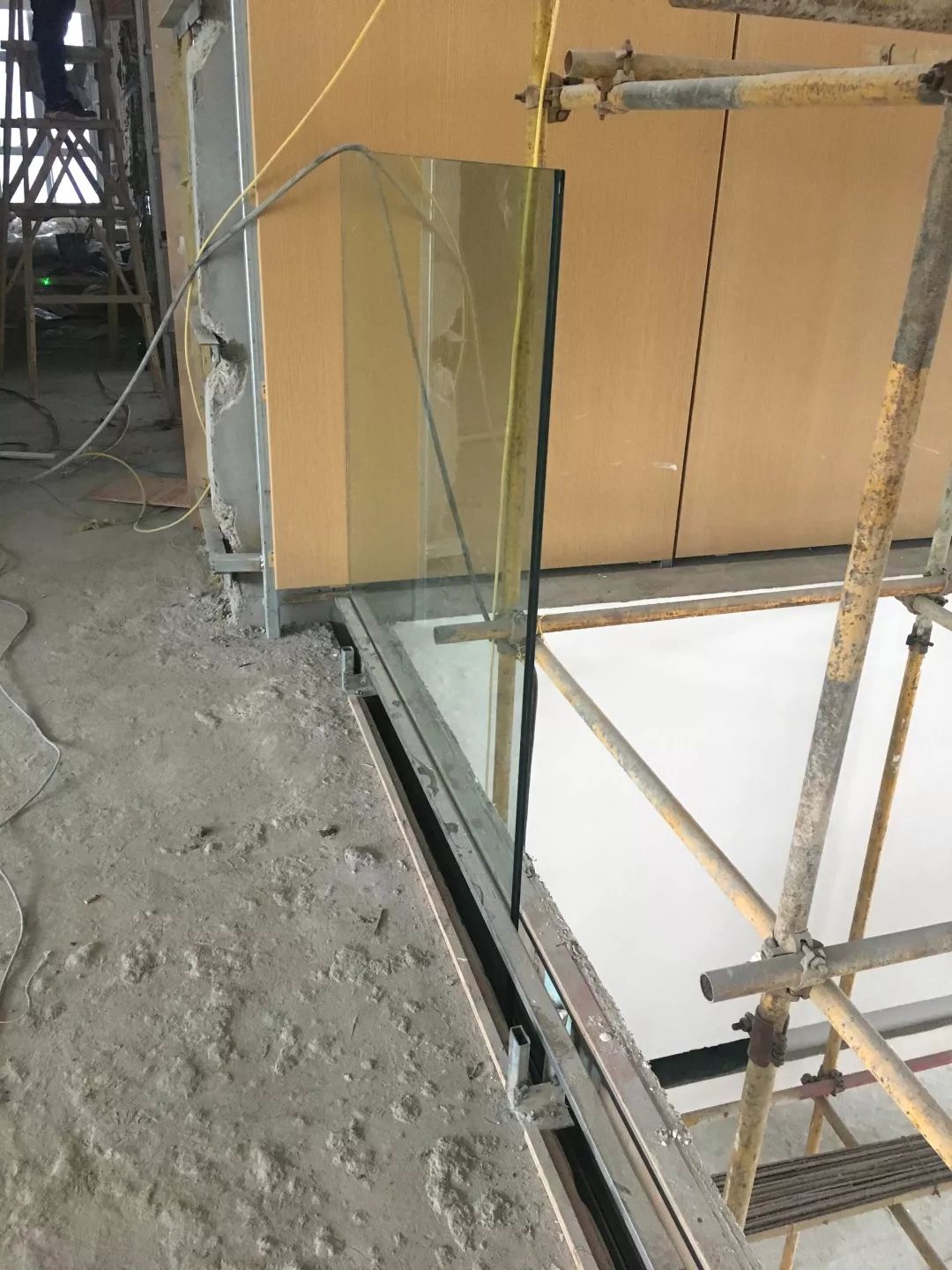 玻璃安装高效：安装玻璃工艺做法 