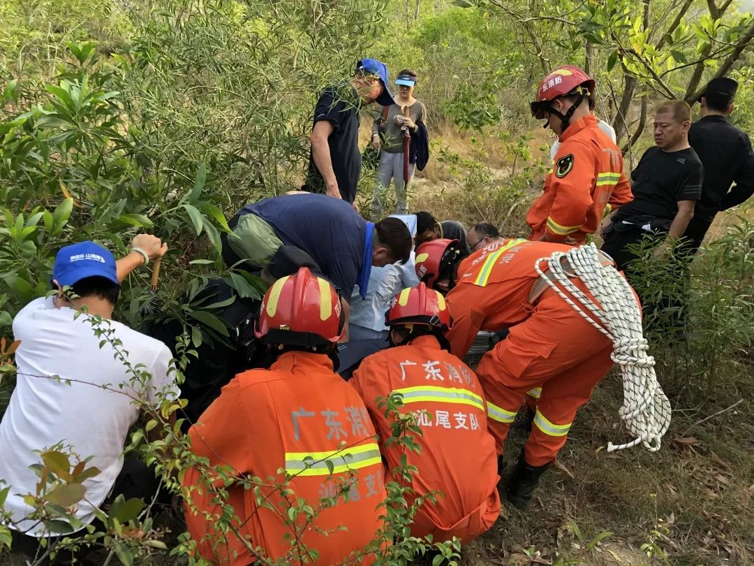突发心梗战士救人：突发心梗怎么施救 