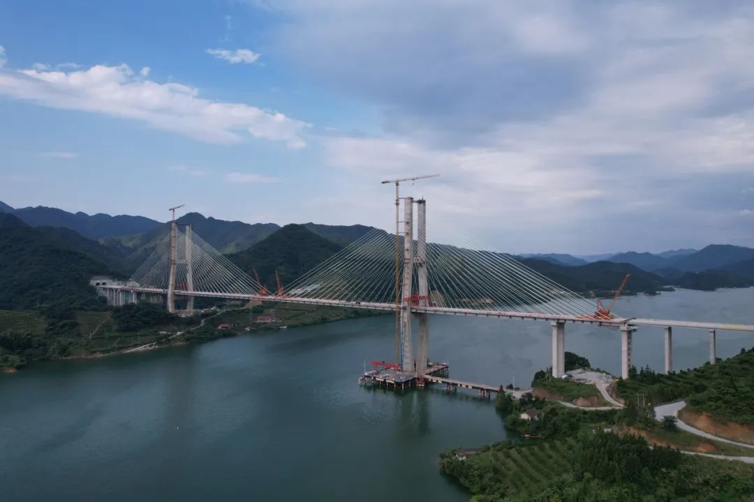 湖南怀化最新热点新闻速递