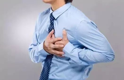 男子突发犯哮喘：39岁男子哮喘 