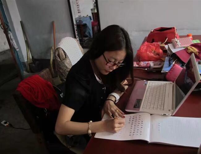 揭秘城市交通现象背后的故事，深度解读城市流动脉络