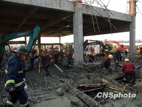 安徽突发塌陷案例：安徽工地塌方 