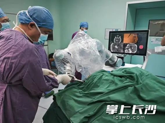 突发宫腔出血，症状、原因及应对方法全解析