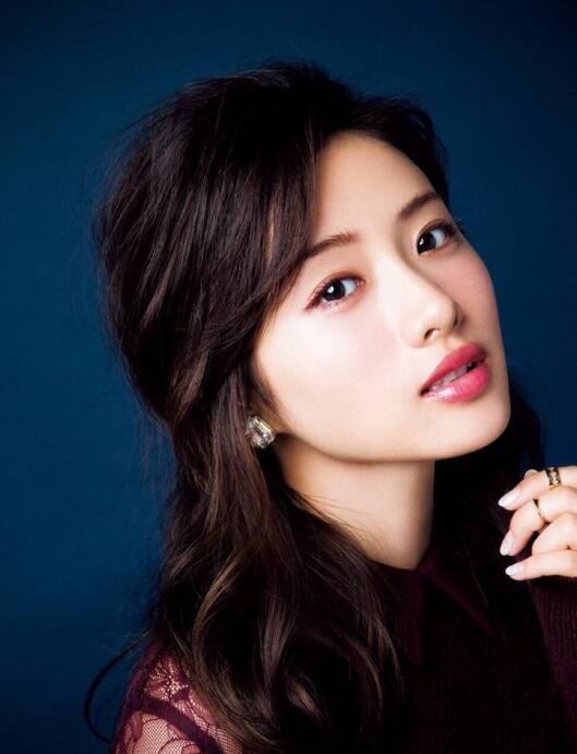 眼神不断漂浮的女人性格：眼神漂移不定的女人面相 