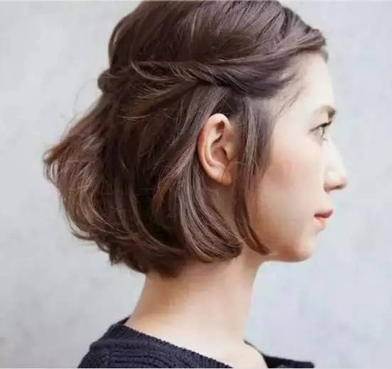 短发独家卷发教程图解：短发卷发发型2021年最新款 