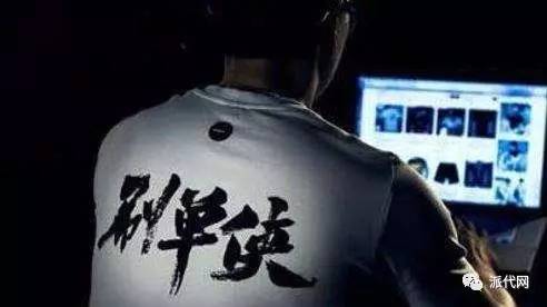 黑白交错间的挣扎，内心的冲突与抉择