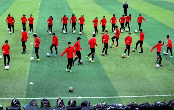 探寻足球强国之路，美国体育足球世界排名榜解析