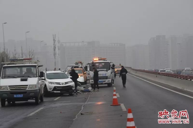 陕西突发连环相撞事件：陕西发生一起惨烈事故 