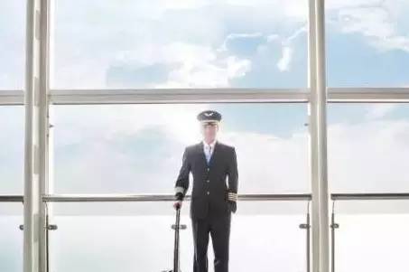 独家揭秘，机长讲述飞行背后的不为人知故事