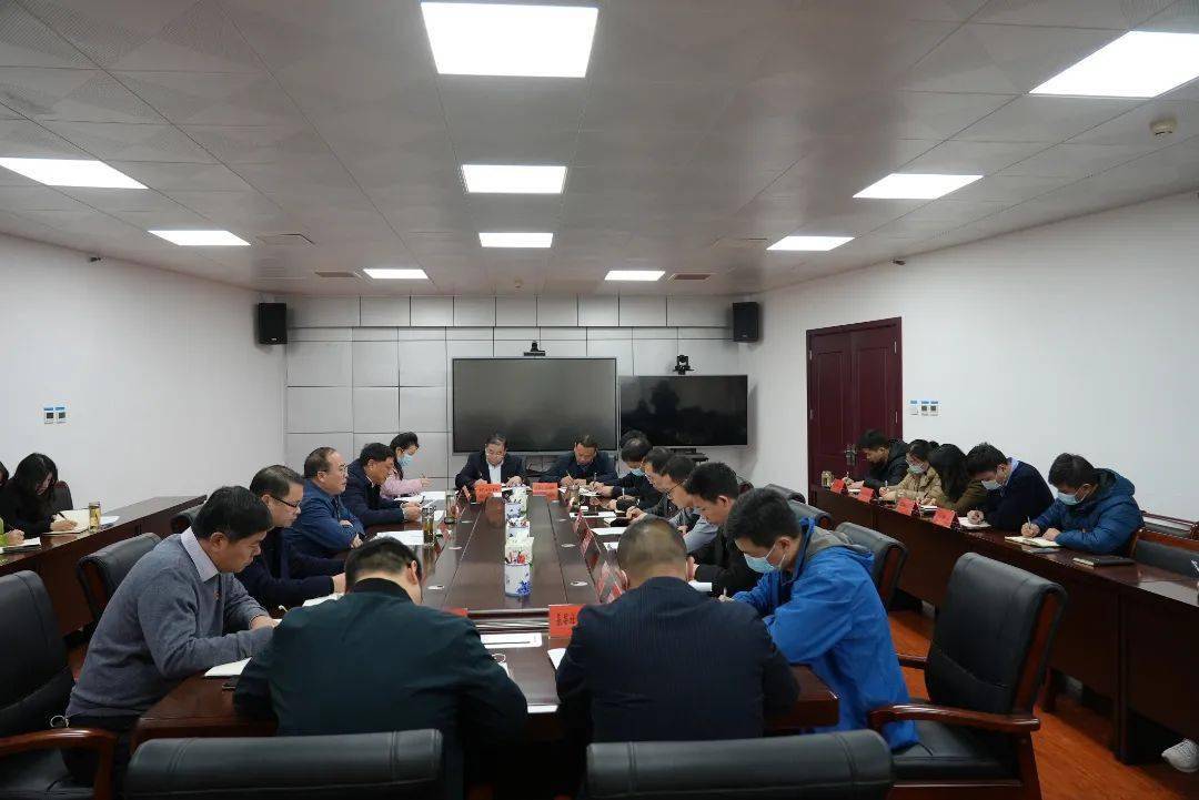 过硬的政治能力落实：政治过硬能力过强 