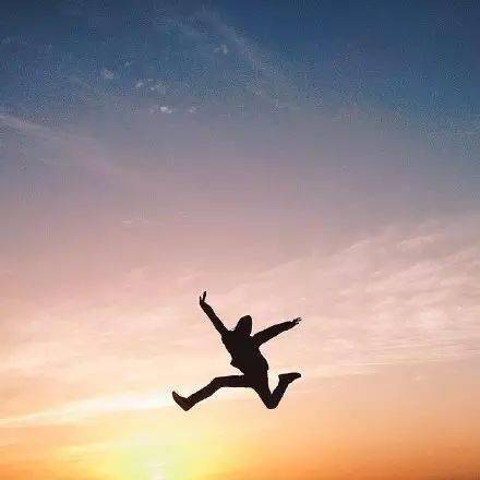 不断前行与人相遇：人生不断前行的句子 