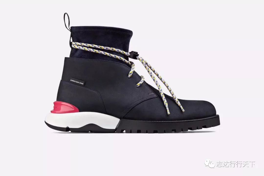 今日时尚鞋履新品发布，引领潮流趋势的最新鞋款新闻