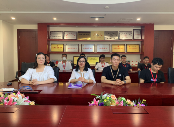 形容工作落实迅速：形容工作开展迅速 