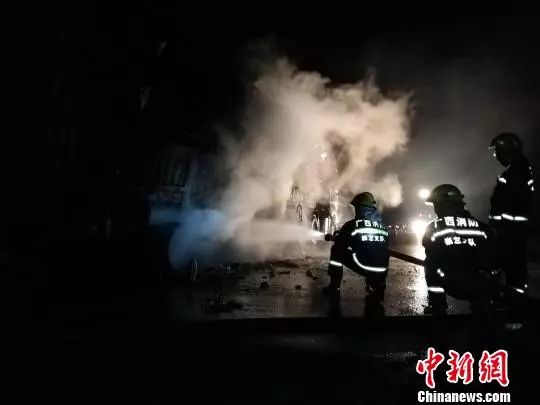 廉江今日暴雨猛烈来袭，最新视频报道