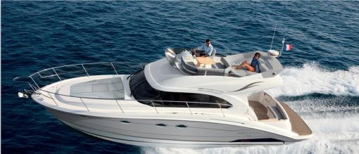 独家体验，游艇出海的极致奢华与无限自由之旅