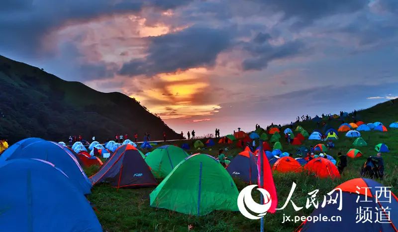 武功山帐篷纠纷事件最新进展，最新报道揭示事件内幕