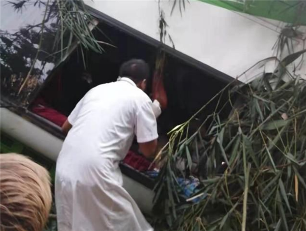 孟关车祸实时更新，最新消息与现场情况揭秘