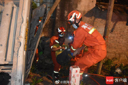 辽宁司机突发疾病，展现人间大爱与紧急救援的力量，生命的守护者和无私援助的温情瞬间