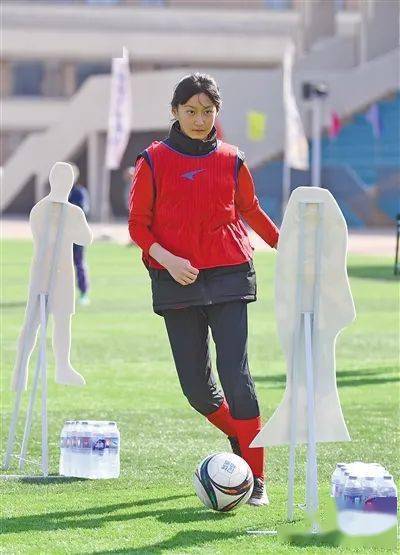 独家揭秘，木木带你领略足球绿茵场的激情与独特魅力！