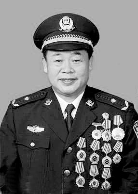 任长霞，英雄本色与时代精神的典范——人民警察的荣光展现