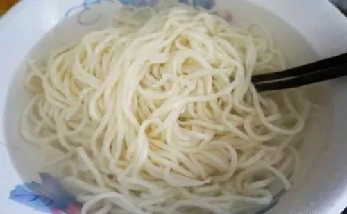 宽面条烹饪技巧揭秘，轻松煮出不断不烂的完美面条！