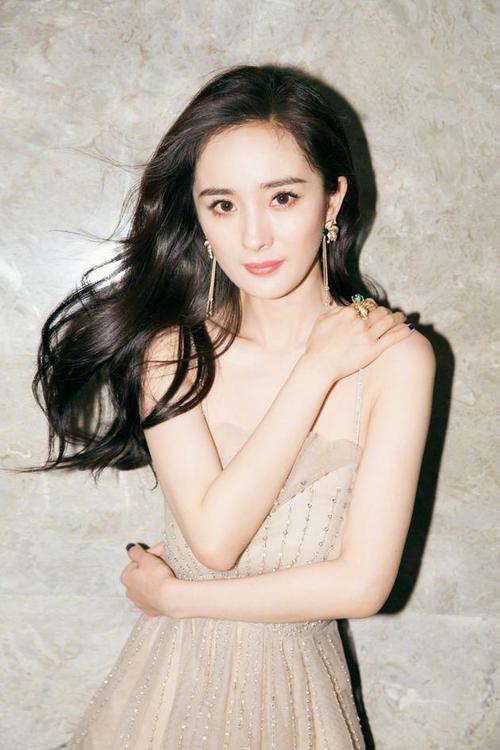 杨幂当前年龄曝光，究竟多少岁？