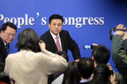 全国人大环保专题问询，推动绿色发展，共建生态文明新篇章