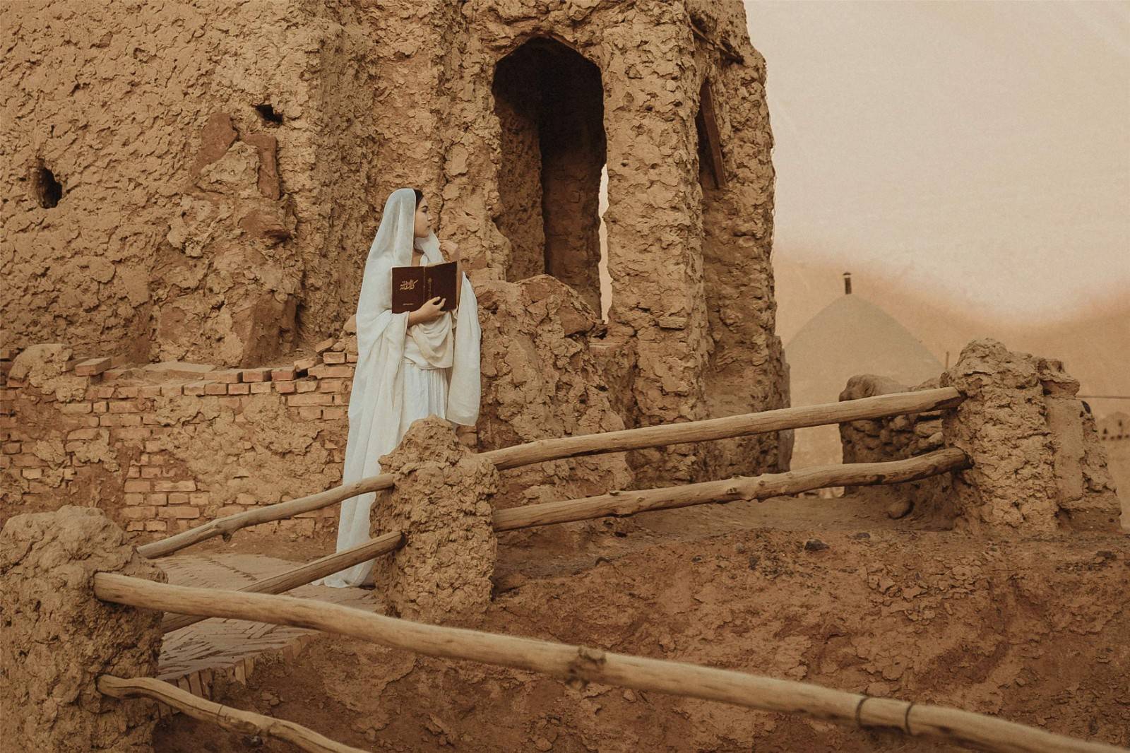 古老遗迹突发神秘事件，揭秘千年未解之谜