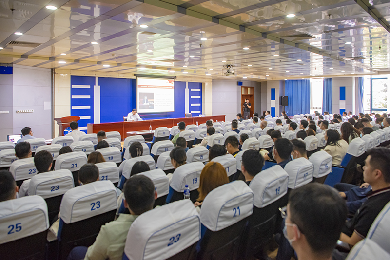 深化专题讨论的关键，讲政治与党性的双重引领