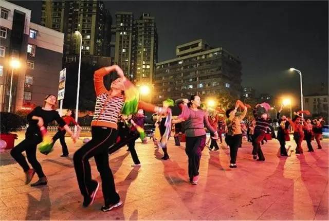 沈阳石墩事件引爆新闻头条热议