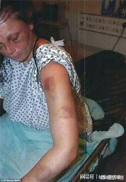 家庭暴力背后的悲剧，男子频繁踢打孩子引发深思