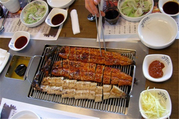 香港旅游攻略，美食与购物的极致体验