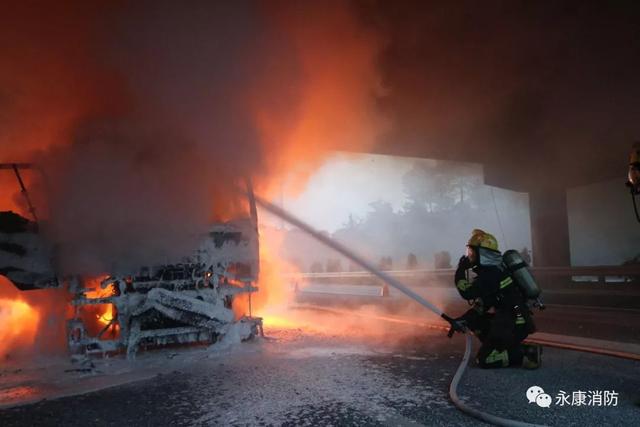 落阳关林突发大火，紧急救援行动启动