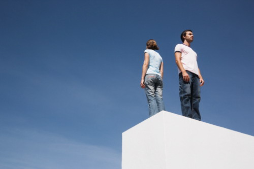 情感裂痕中的无声争吵，深度观察与反思