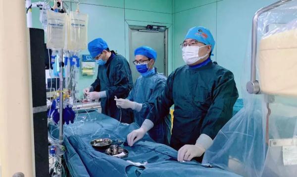 外国男子突发昏厥紧急事件，健康与急救考验时刻