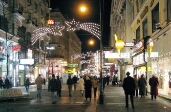 专题片揭秘，街道独特韵味与无限活力